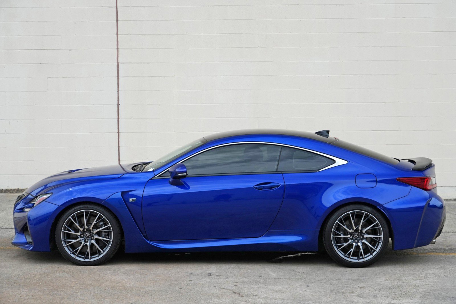 Used 2015 Lexus RC F w/ Performance Package RWD image 42