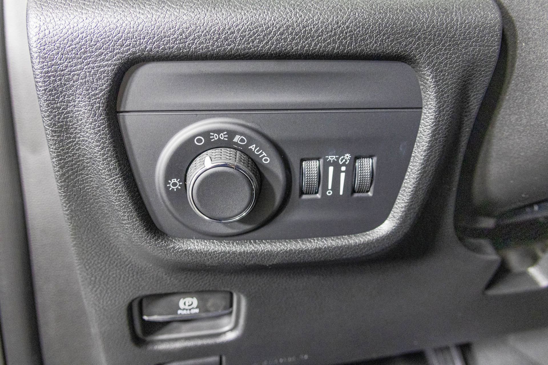 New 2025 Jeep Grand Cherokee Laredo image 18