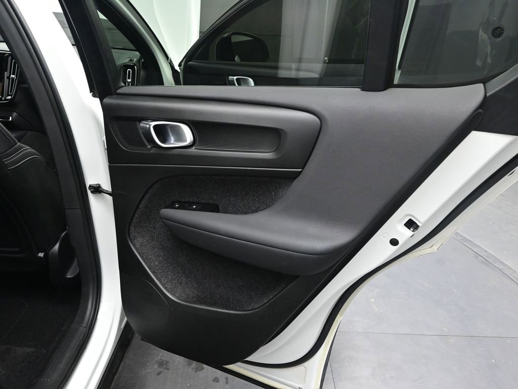 Used 2022 Volvo C40 P8 Recharge Ultimate image 18