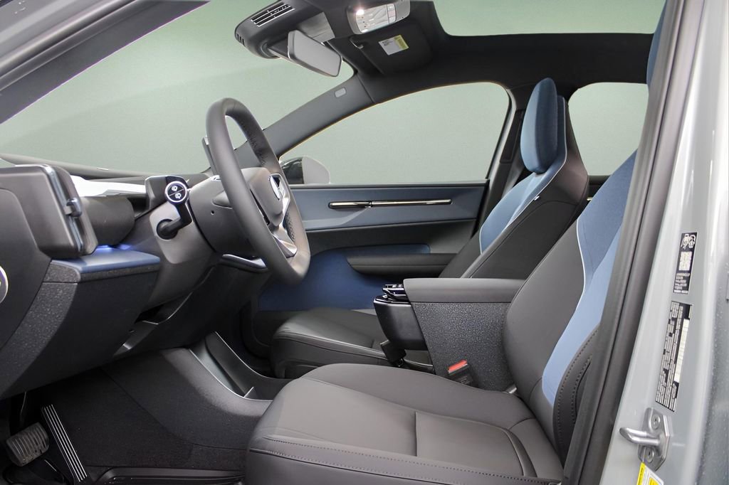 New 2026 Volvo EX30 Plus w/ Protection Package Premier image 19