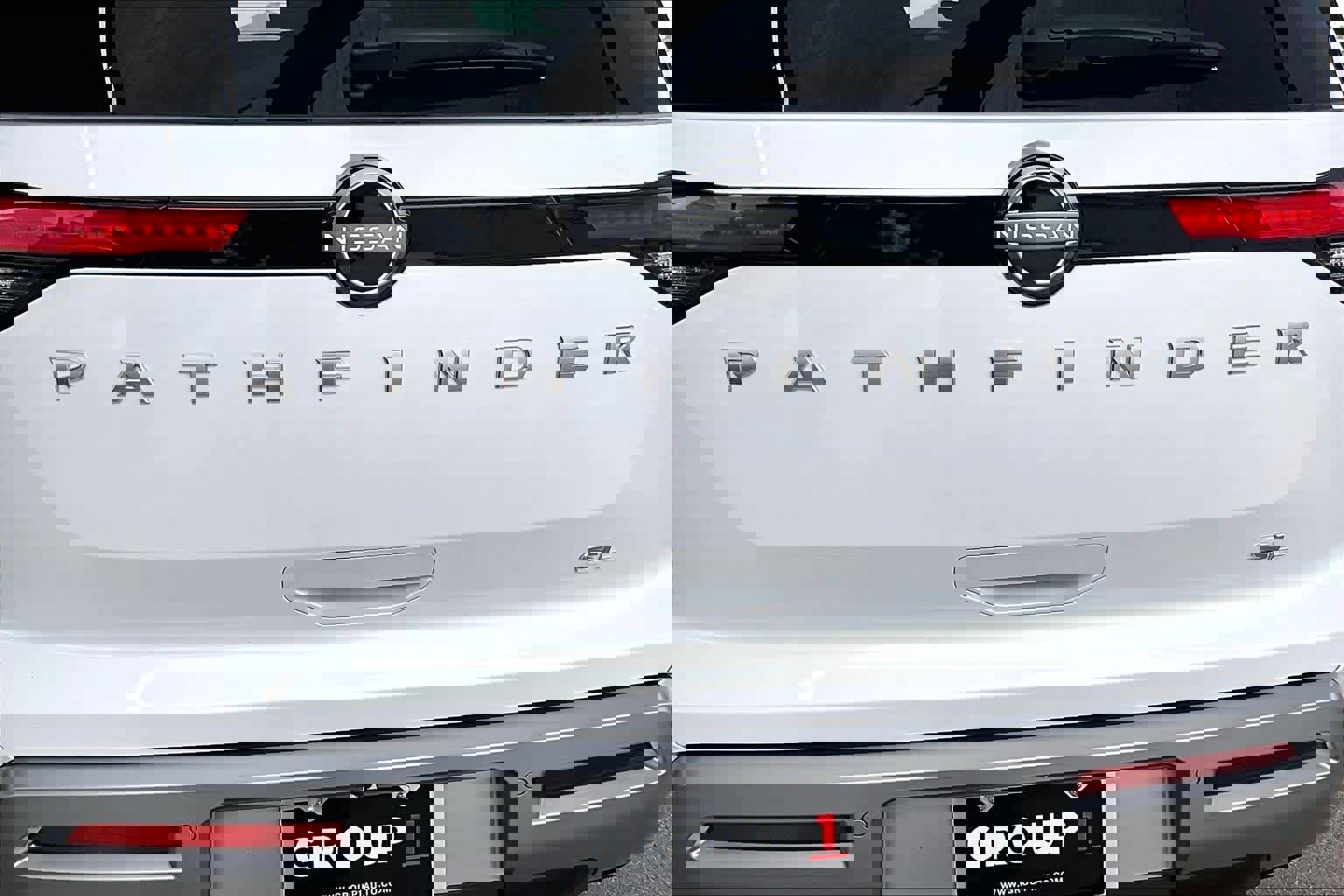 Certified 2025 Nissan Pathfinder SL image 10