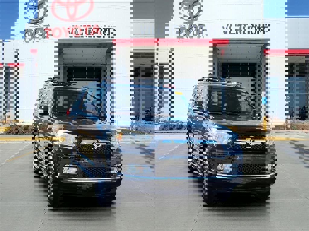 Used 2011 Toyota 4Runner SR5 image 3