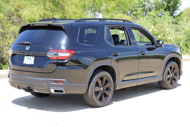 Certified 2025 Honda Pilot Black Edition image 8