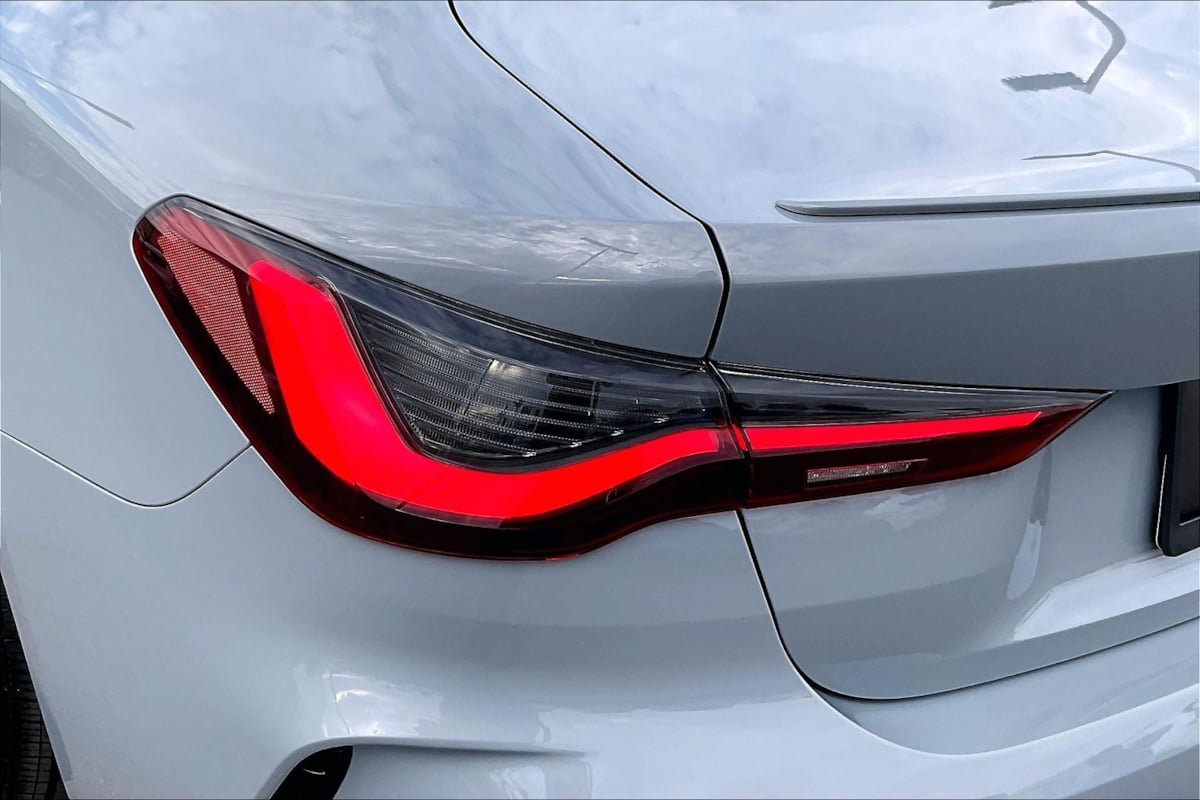 Used 2022 BMW 430i Coupe w/ M Sport Package RWD image 23
