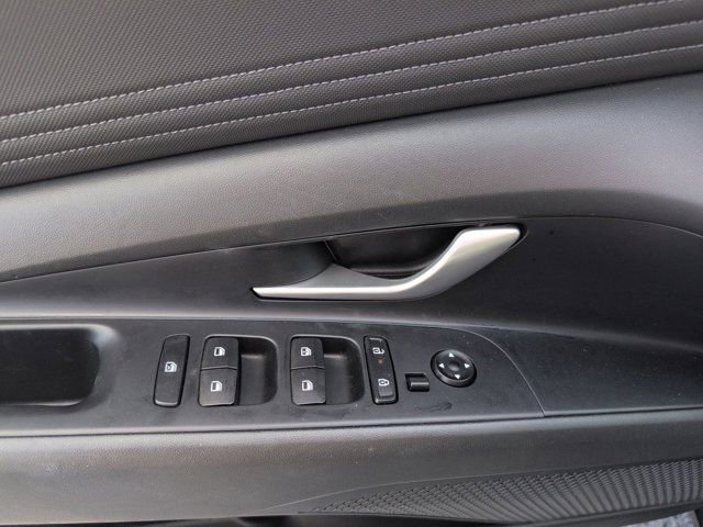 Used 2025 Hyundai Elantra SEL FWD image 13
