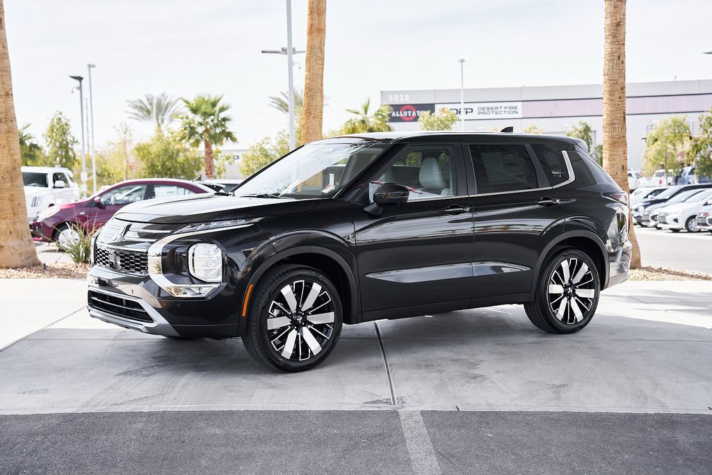 New 2025 Mitsubishi Outlander SE image 4