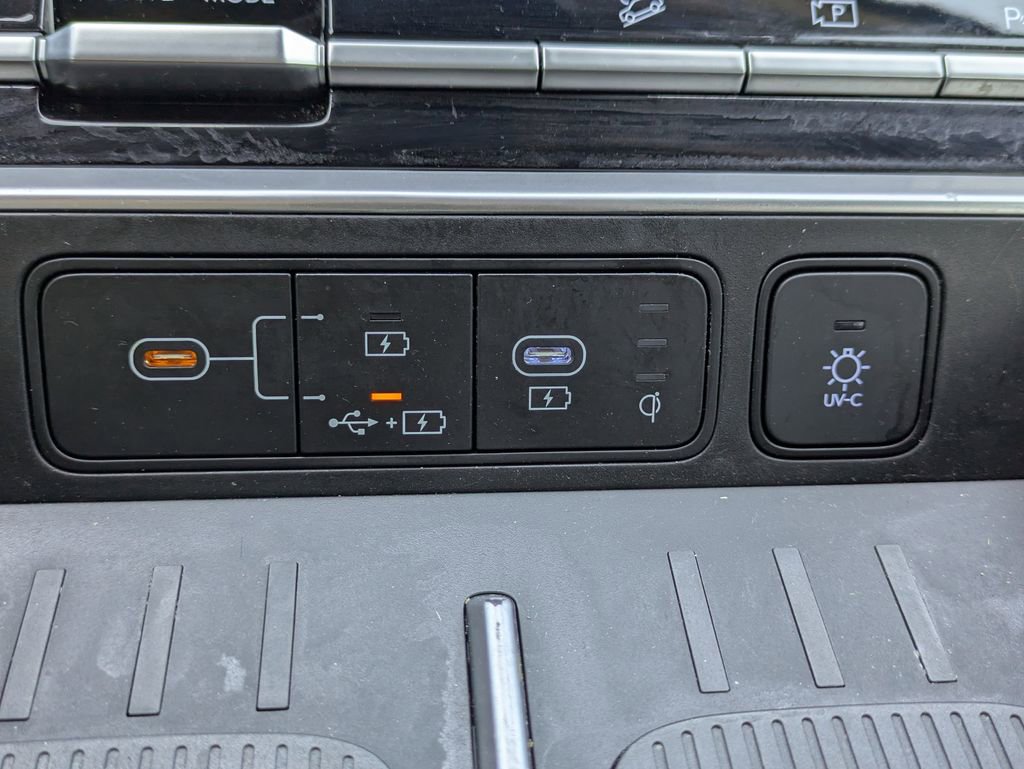Certified 2025 Hyundai Santa Fe Limited FWD image 24