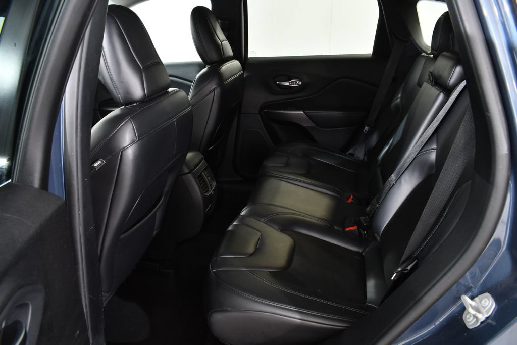 Used 2020 Jeep Cherokee Latitude Plus AWD/4WD image 16