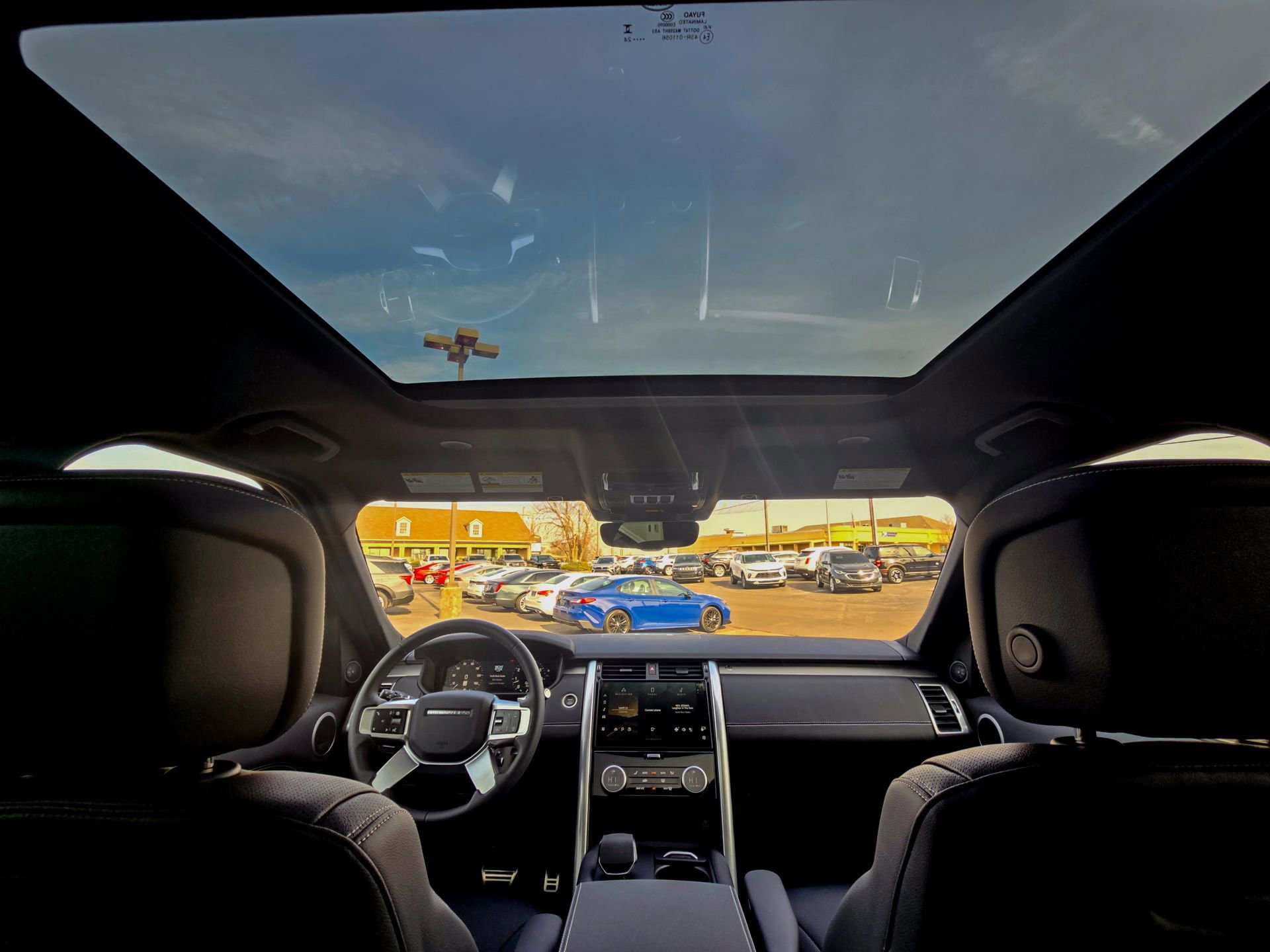 Used 2025 Land Rover Discovery Dynamic SE AWD/4WD image 26