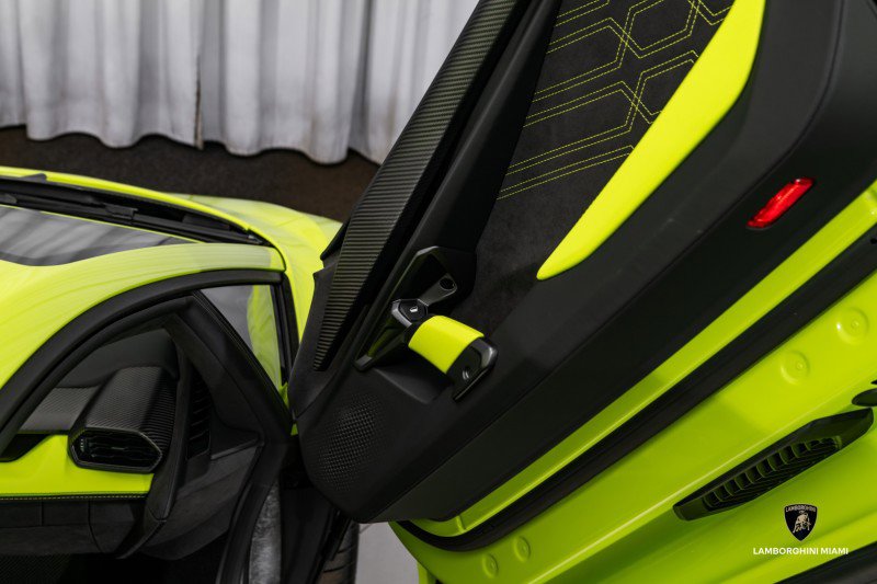 Used 2024 Lamborghini Revuelto image 51