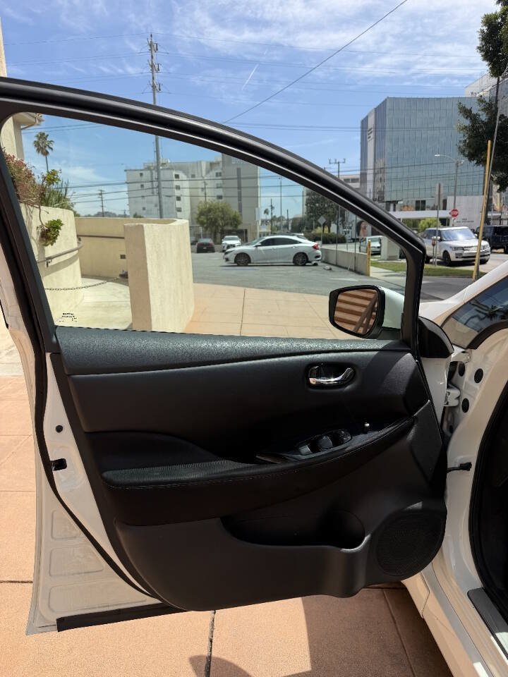 Used 2018 Nissan Leaf SV w/ SV All Weather Package FWD image 22