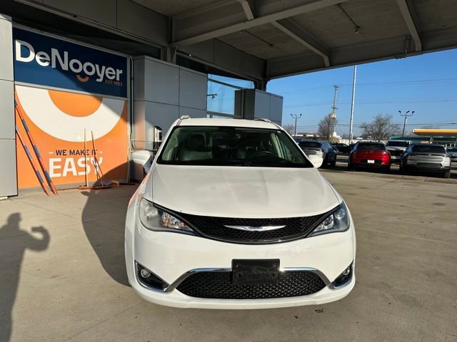 Used 2018 Chrysler Pacifica Touring-L image 2