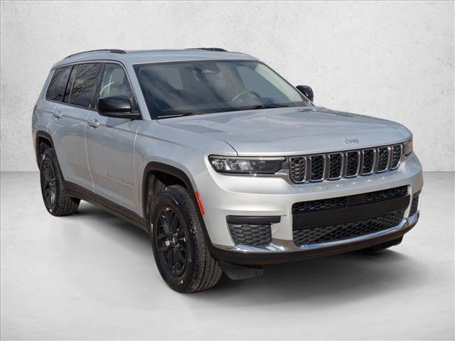 Used 2023 Jeep Grand Cherokee L Laredo image 3
