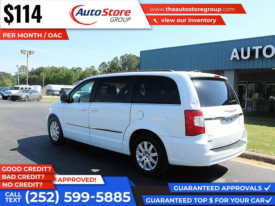 Used 2014 Chrysler Town & Country Touring FWD image 8