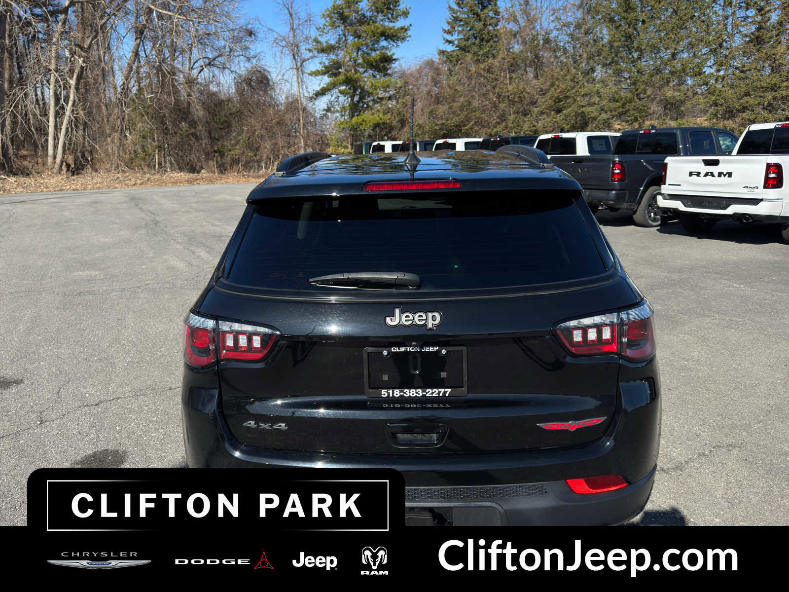 Used 2022 Jeep Compass Trailhawk w/ Trailhawk Convenience Group AWD/4WD image 5