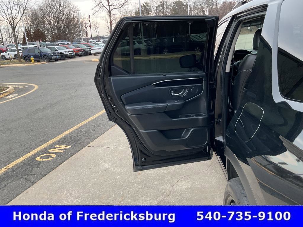 Used 2023 Honda Pilot Touring image 17