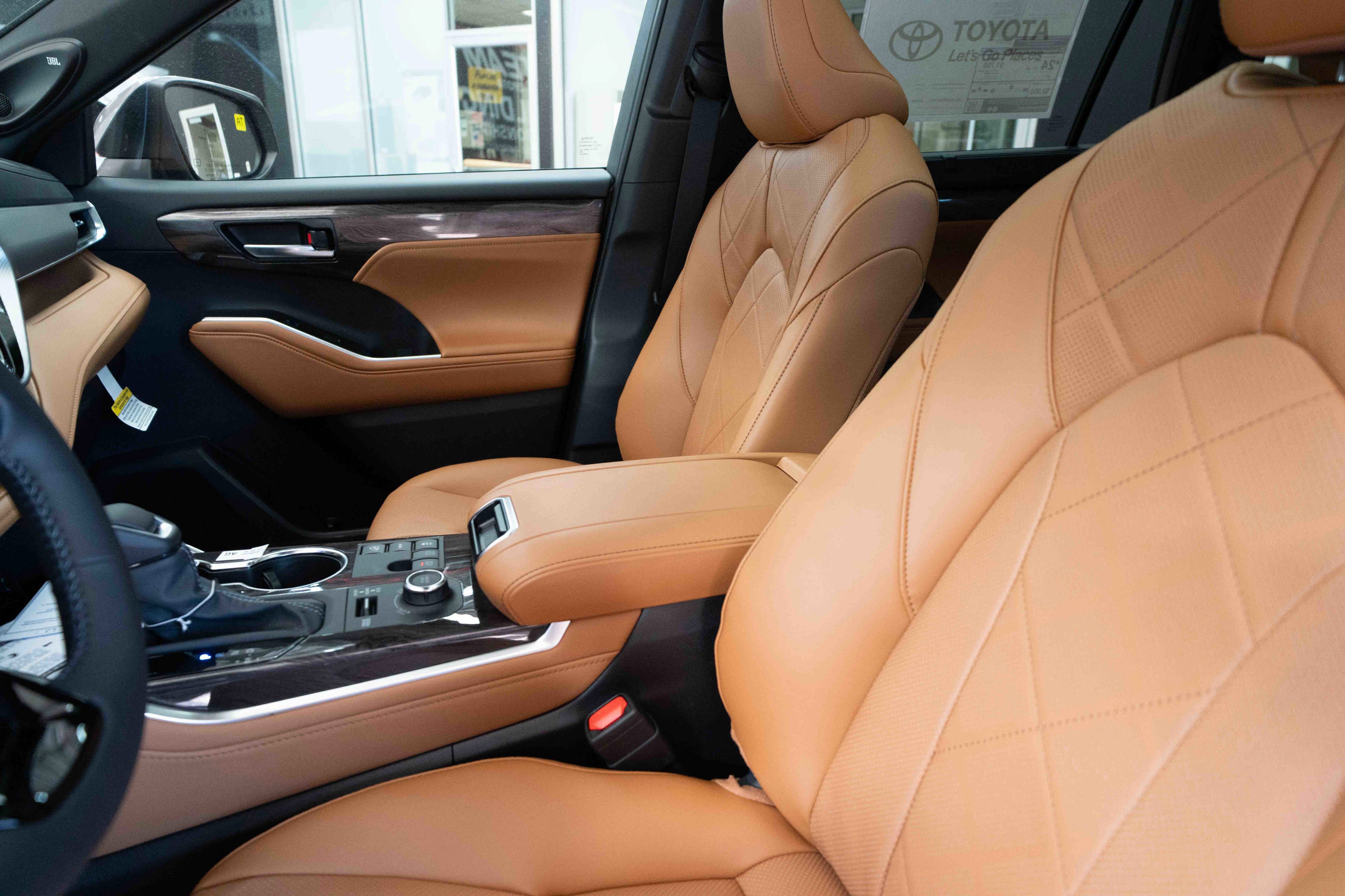 New 2026 Toyota Highlander Platinum image 10