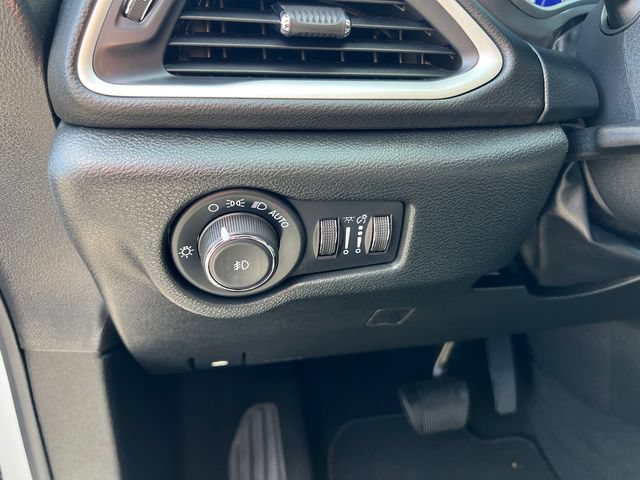 Used 2025 Chrysler Pacifica Select FWD image 13