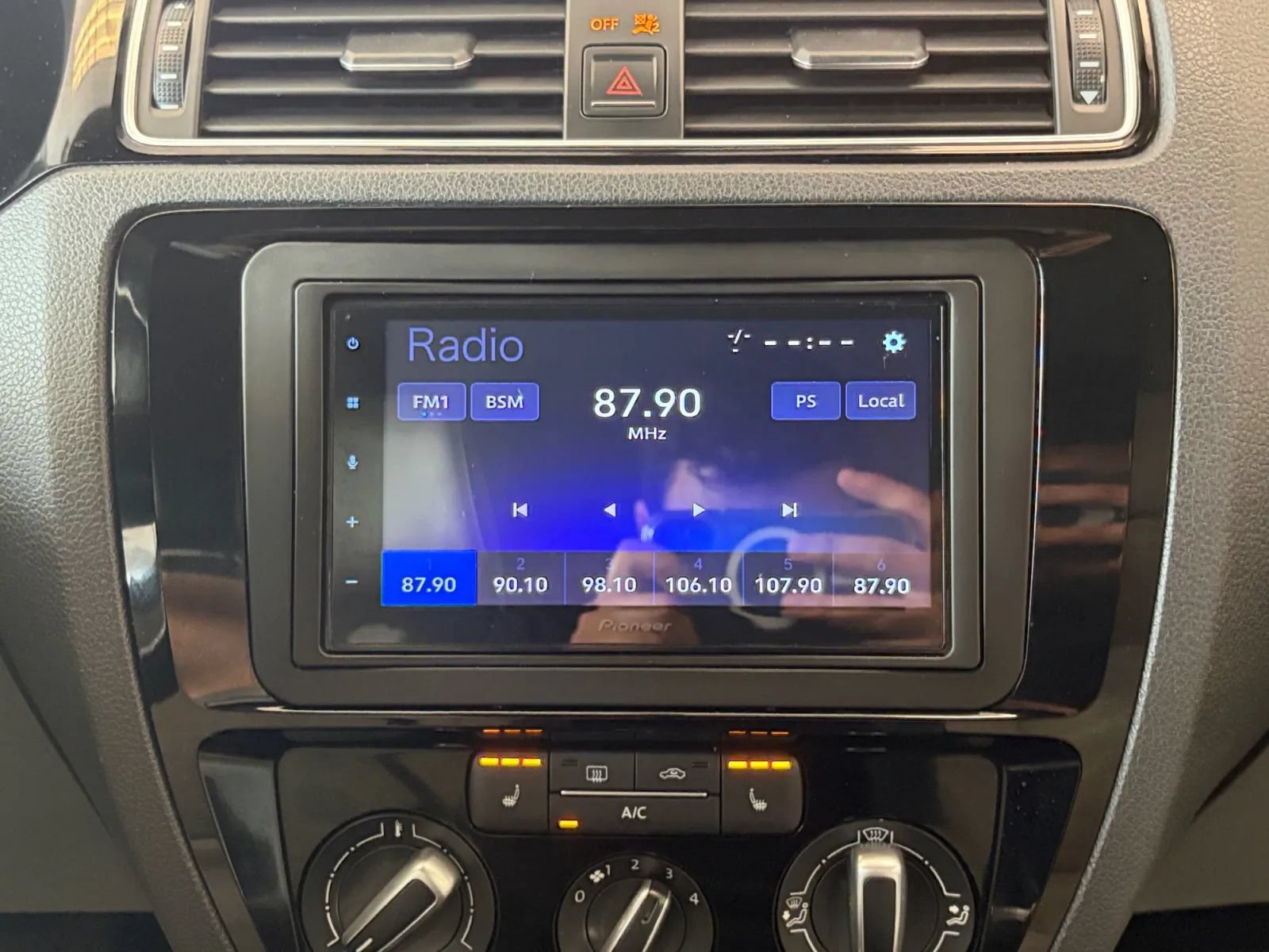 Used 2017 Volkswagen Jetta Sport FWD image 23