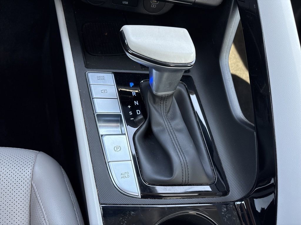 Used 2025 Hyundai Elantra Limited image 18