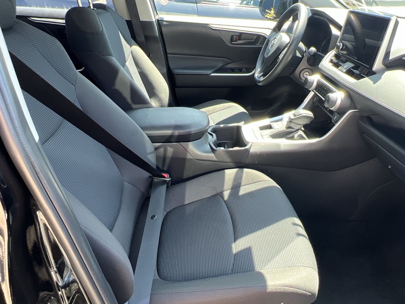 Used 2025 Toyota RAV4 LE AWD/4WD image 34