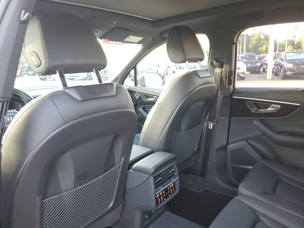Certified 2025 Audi Q7 2.0T Premium Plus w/ Premium Plus Package AWD/4WD image 18