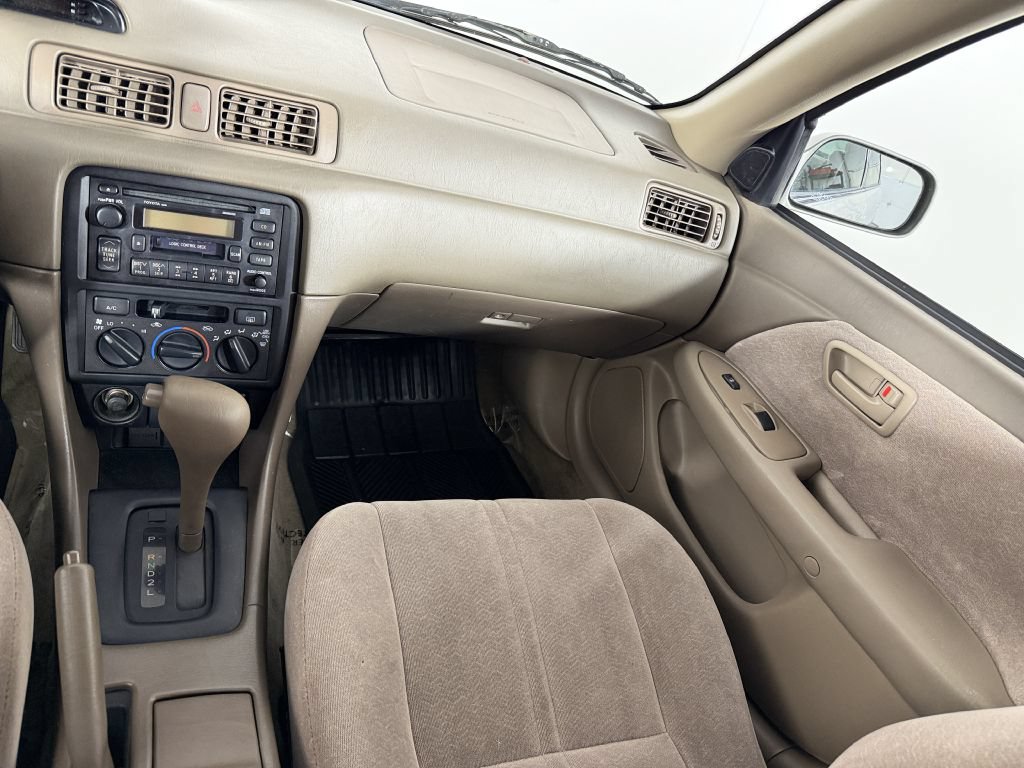 Used 1999 Toyota Camry LE w/ Value Pkg FWD image 17