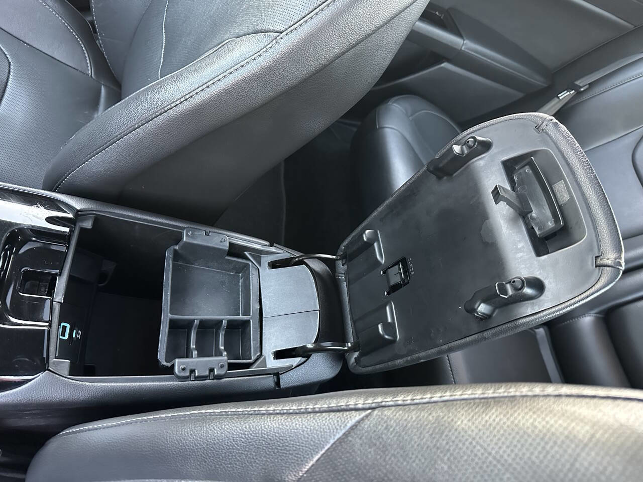Used 2016 Ford Fusion Titanium image 34
