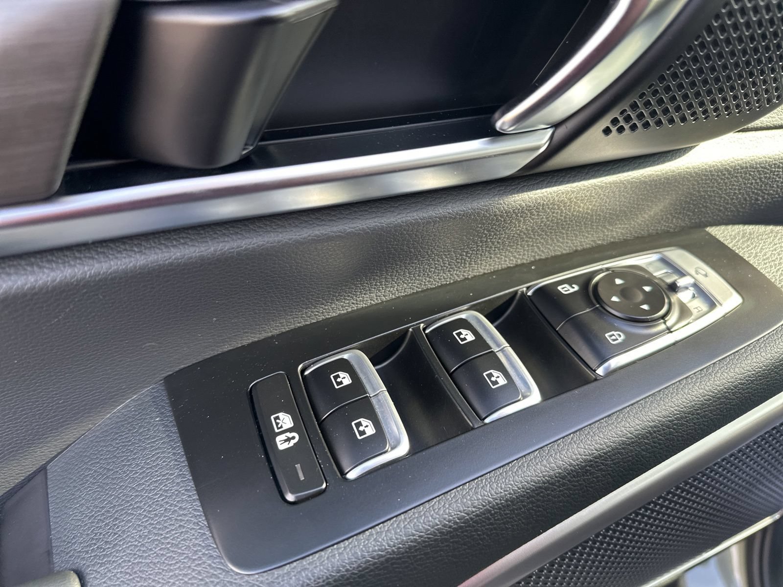 Used 2025 Kia Telluride EX X-Line AWD/4WD image 17