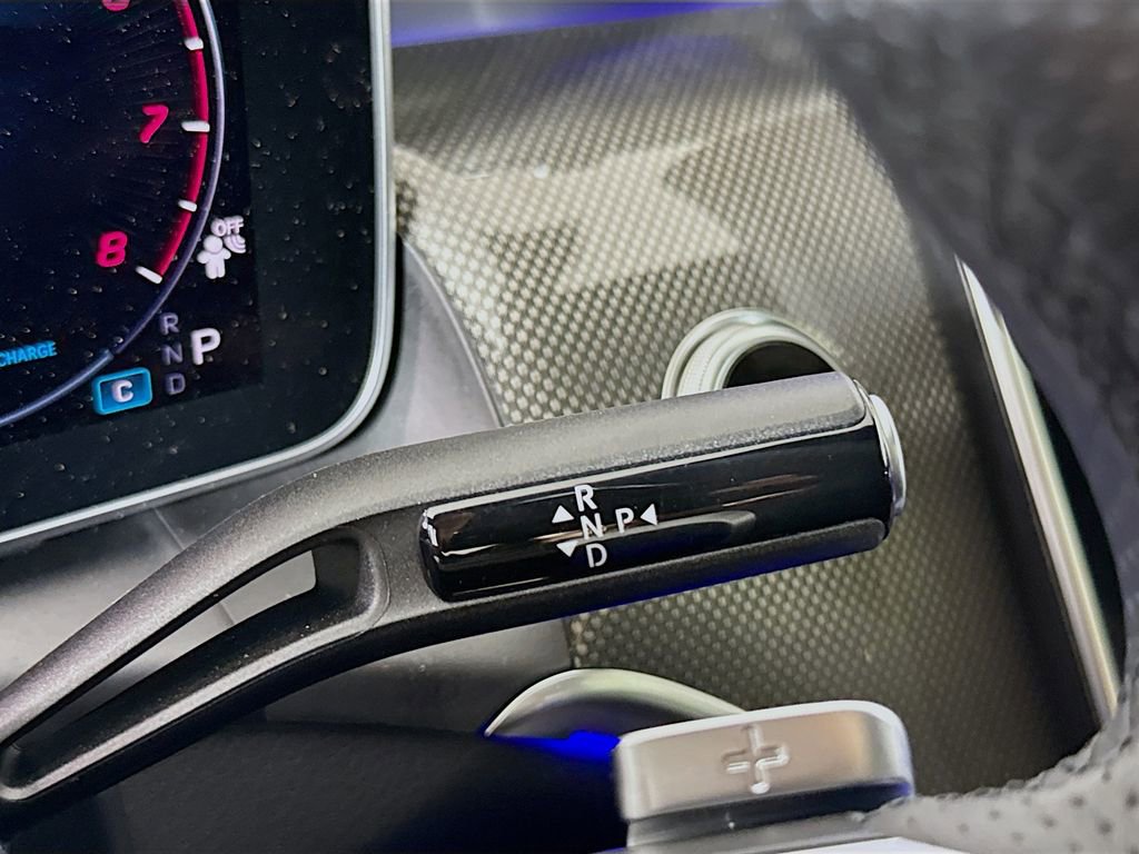 Used 2025 Mercedes-Benz GLC 300 4MATIC w/ AMG Line image 17