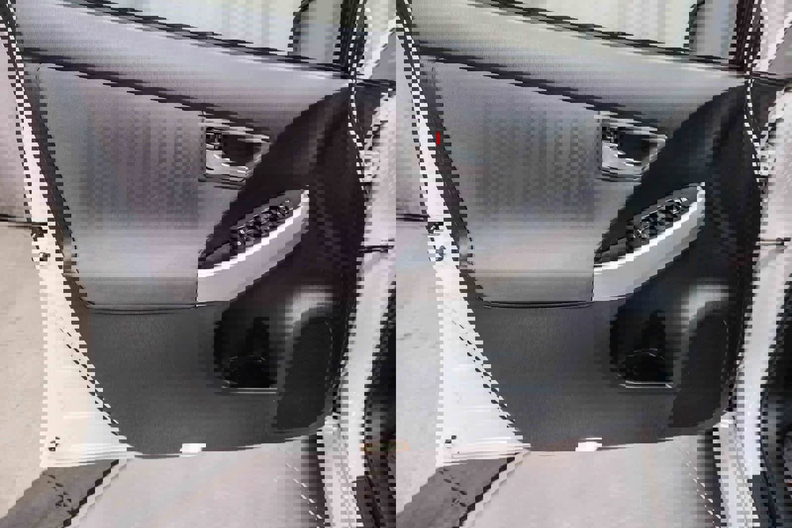 Used 2015 Toyota Prius Prime Plug-In Hybrid image 19