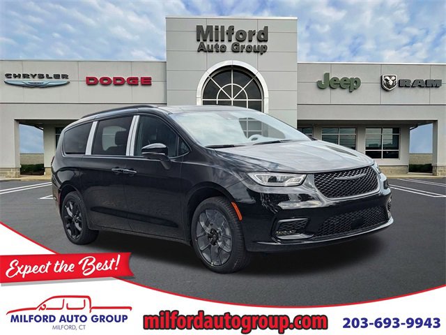 New 2026 Chrysler Pacifica Limited image 1