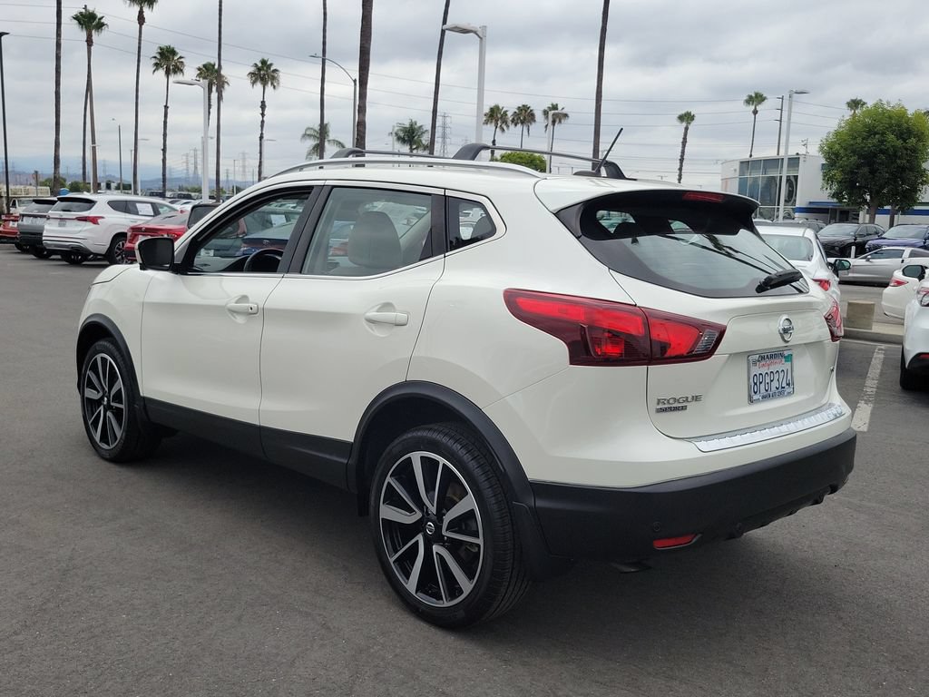 Used 2019 Nissan Rogue Sport SL FWD image 3