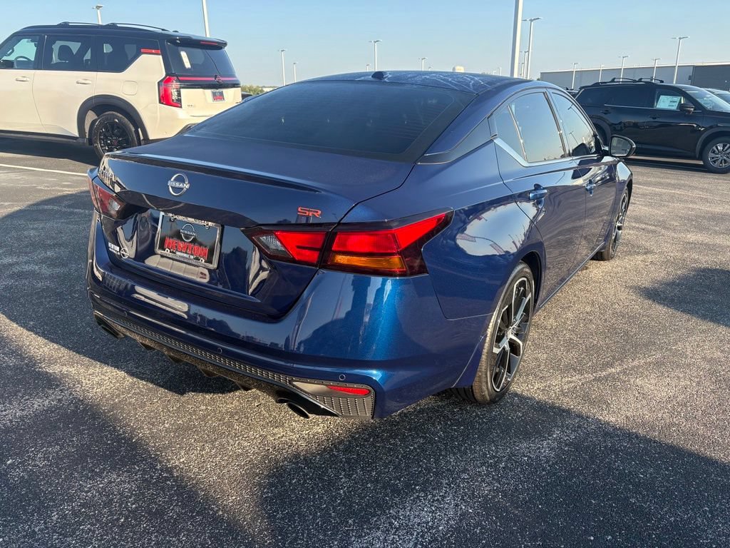 Used 2024 Nissan Altima 2.5 SR w/ SR Premium Package FWD image 5