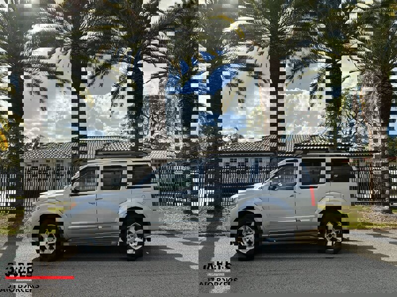 Used 2012 Nissan Pathfinder SV image 8