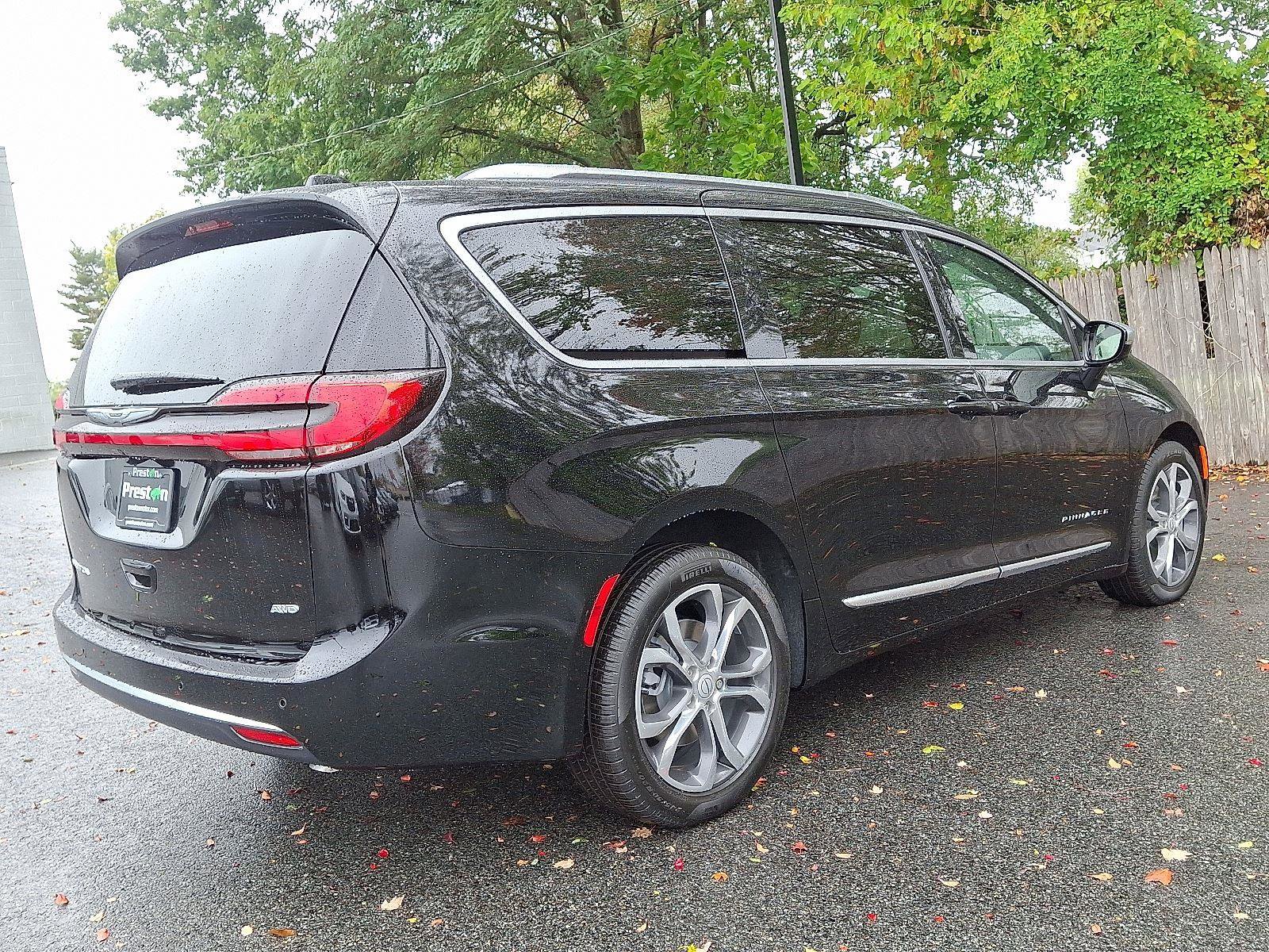 New 2026 Chrysler Pacifica Pinnacle image 4