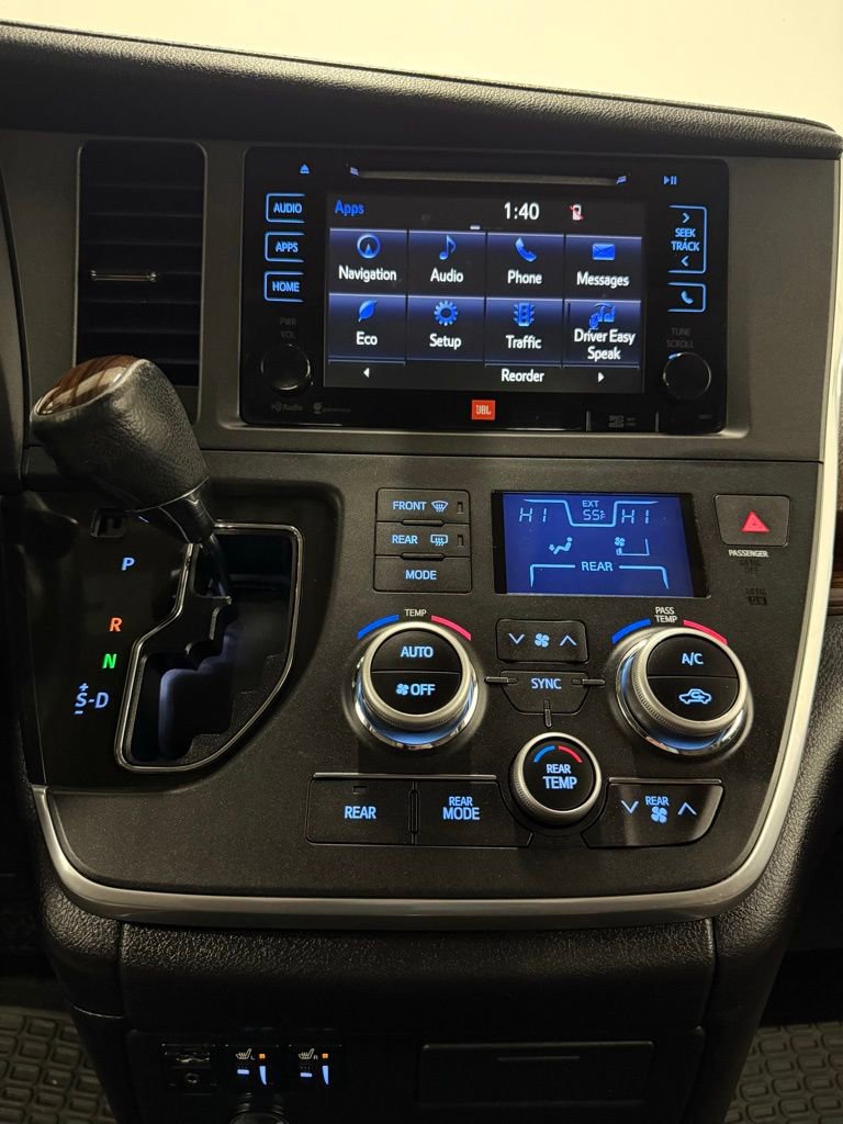 Used 2015 Toyota Sienna Limited image 31