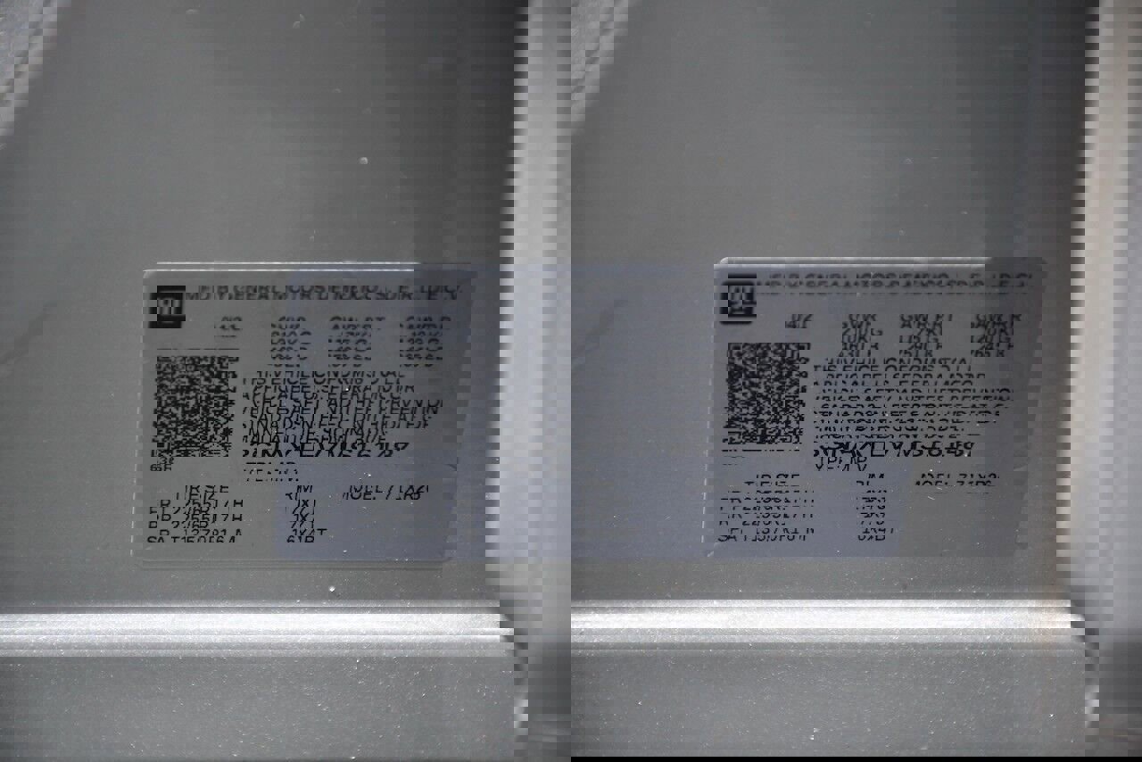 Used 2021 Chevrolet Equinox LT w/ Driver Convenience Package image 28