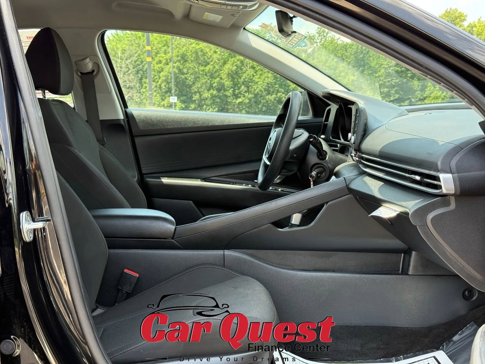 Used 2022 Hyundai Elantra SE image 16