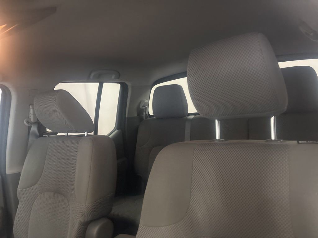 Used 2014 Nissan Frontier SV image 14