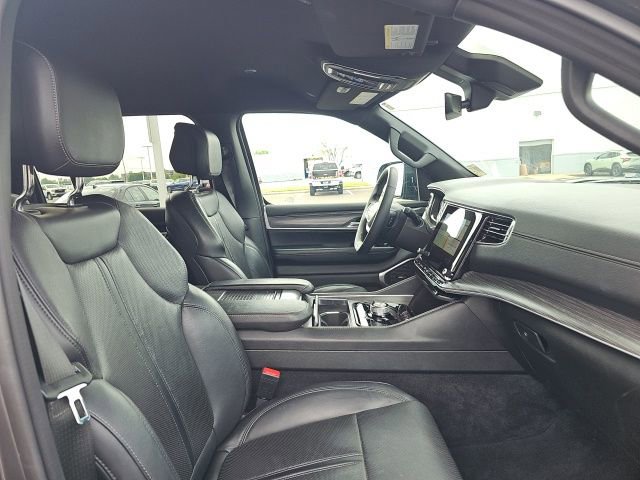 Used 2024 Jeep Wagoneer Series II w/ Flexible Seating Group image 31