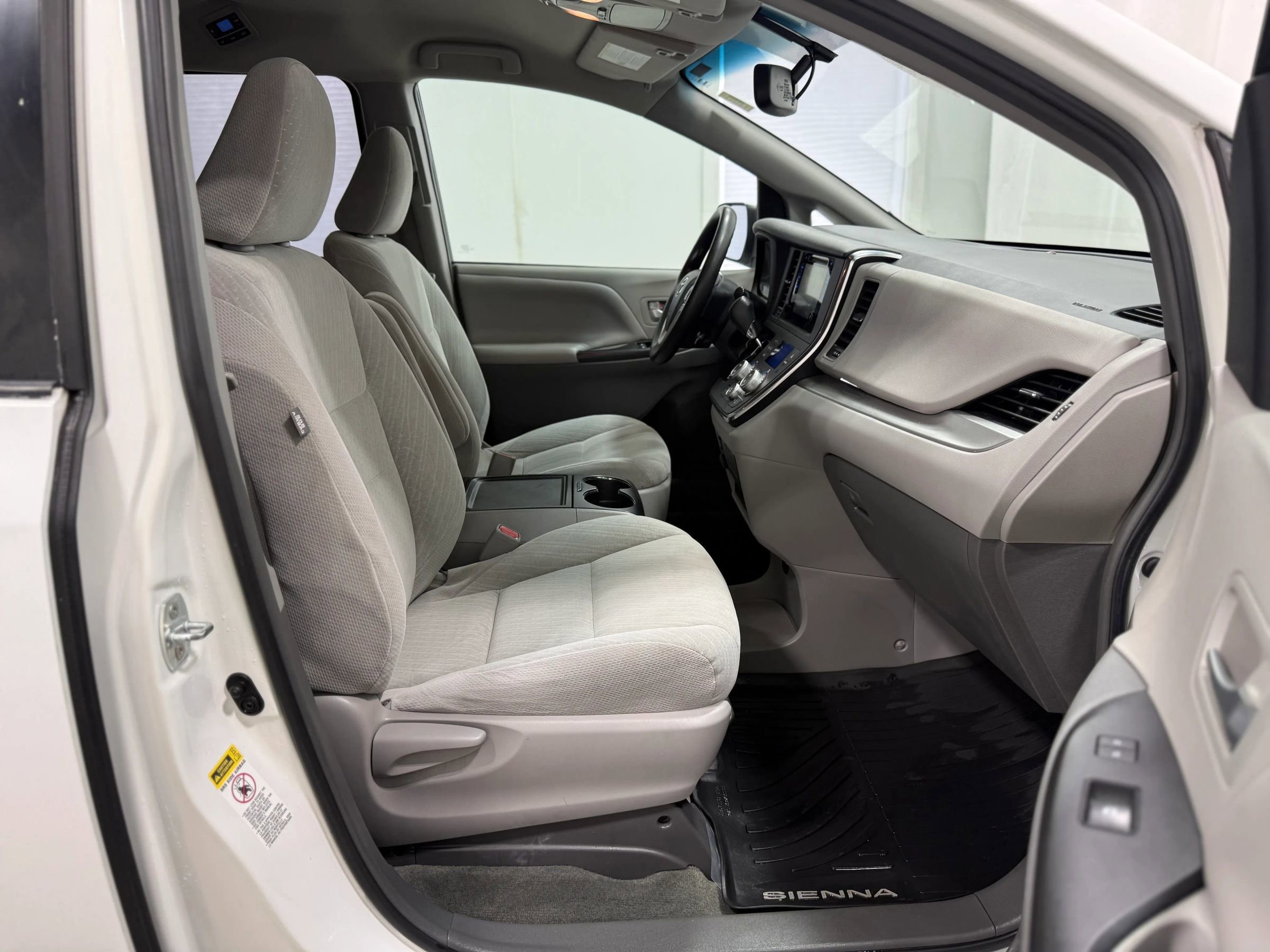 Used 2017 Toyota Sienna LE image 23