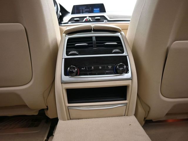 Used 2018 BMW 740i w/ Executive Package RWD image 19