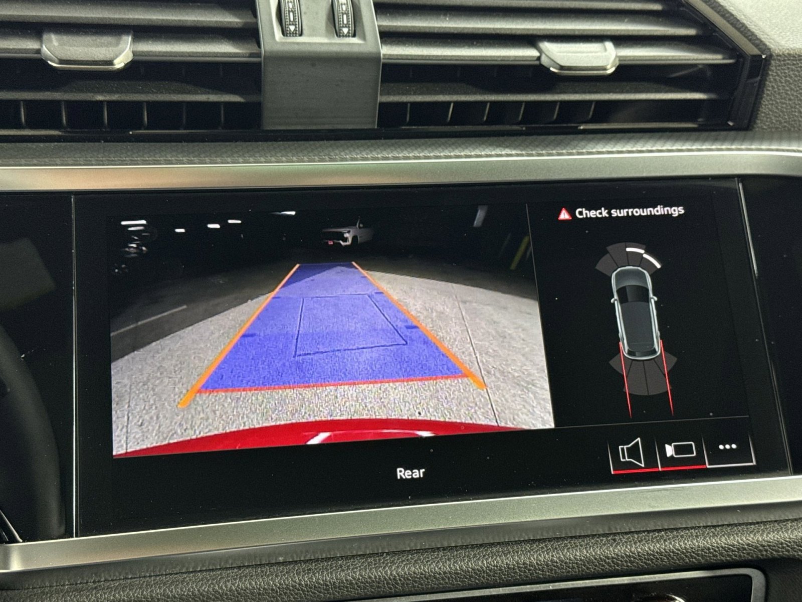 Used 2025 Audi Q3 2.0T Premium image 23