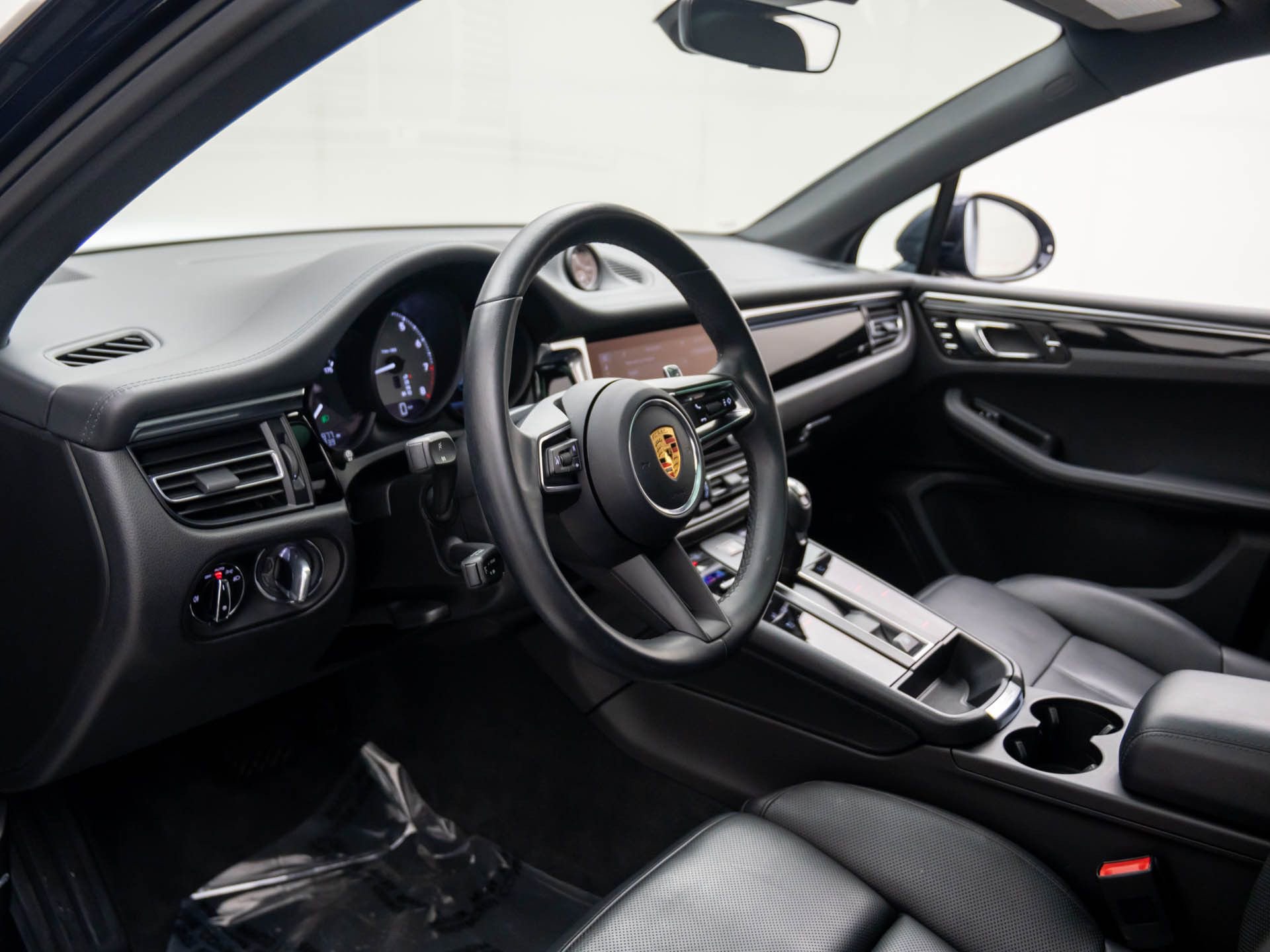 Certified 2022 Porsche Macan S image 4