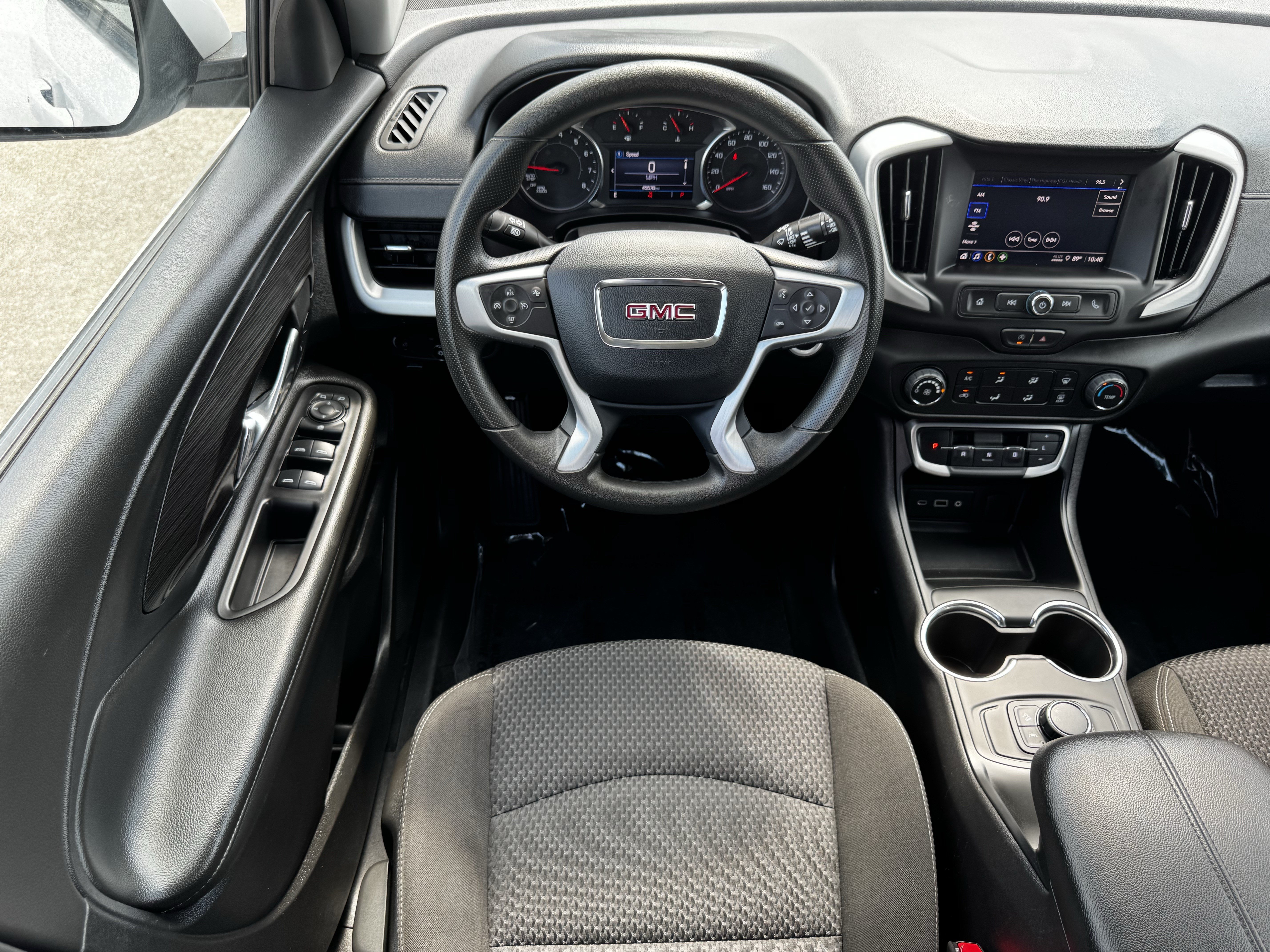 Used 2024 GMC Terrain SLE FWD image 11