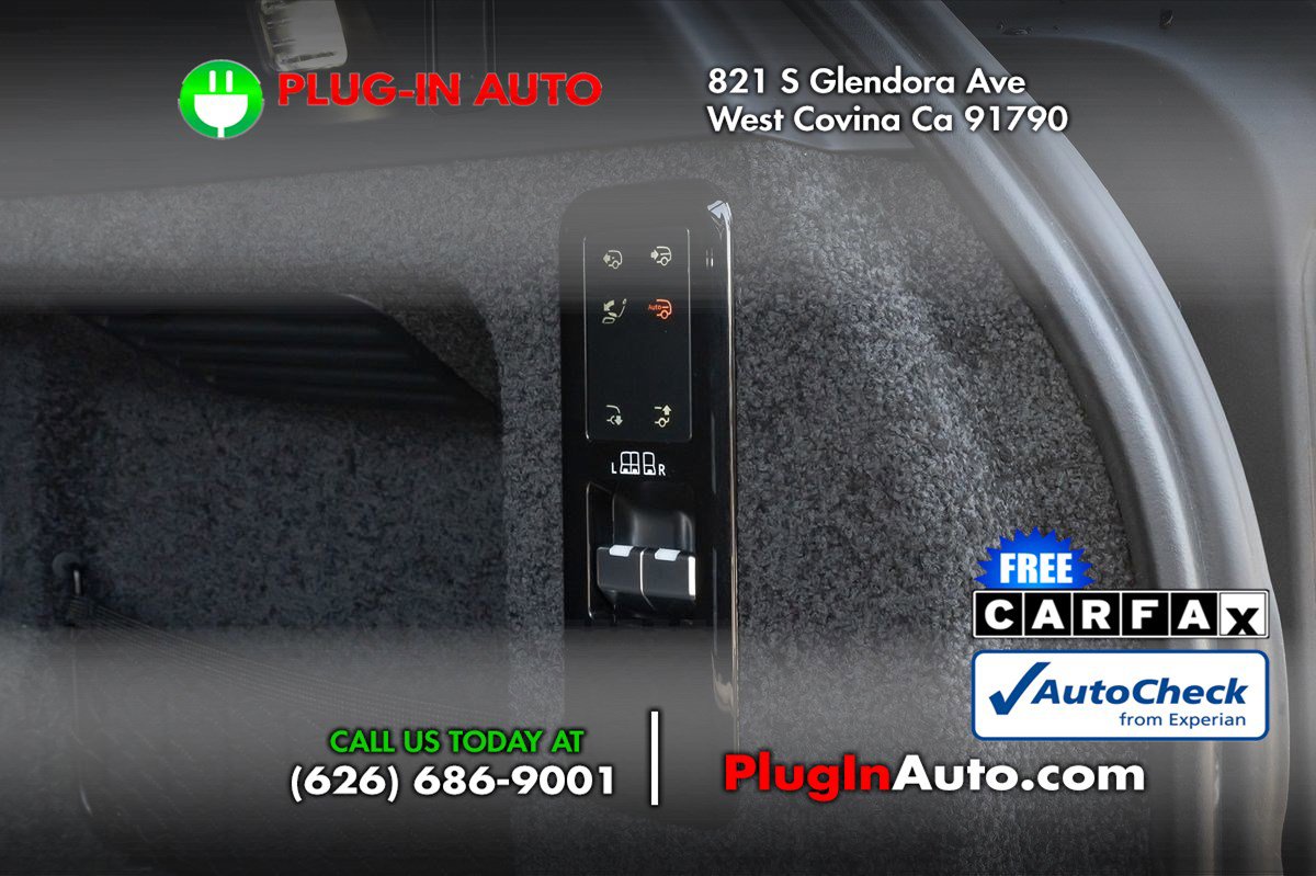 Used 2025 Land Rover Range Rover SV image 18