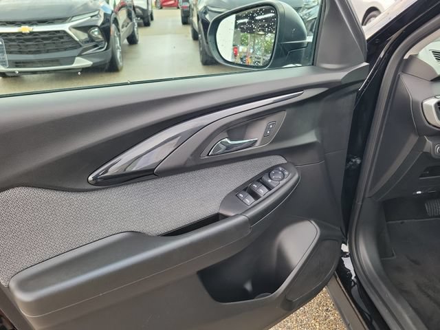 Used 2023 Chevrolet TrailBlazer LS FWD image 16