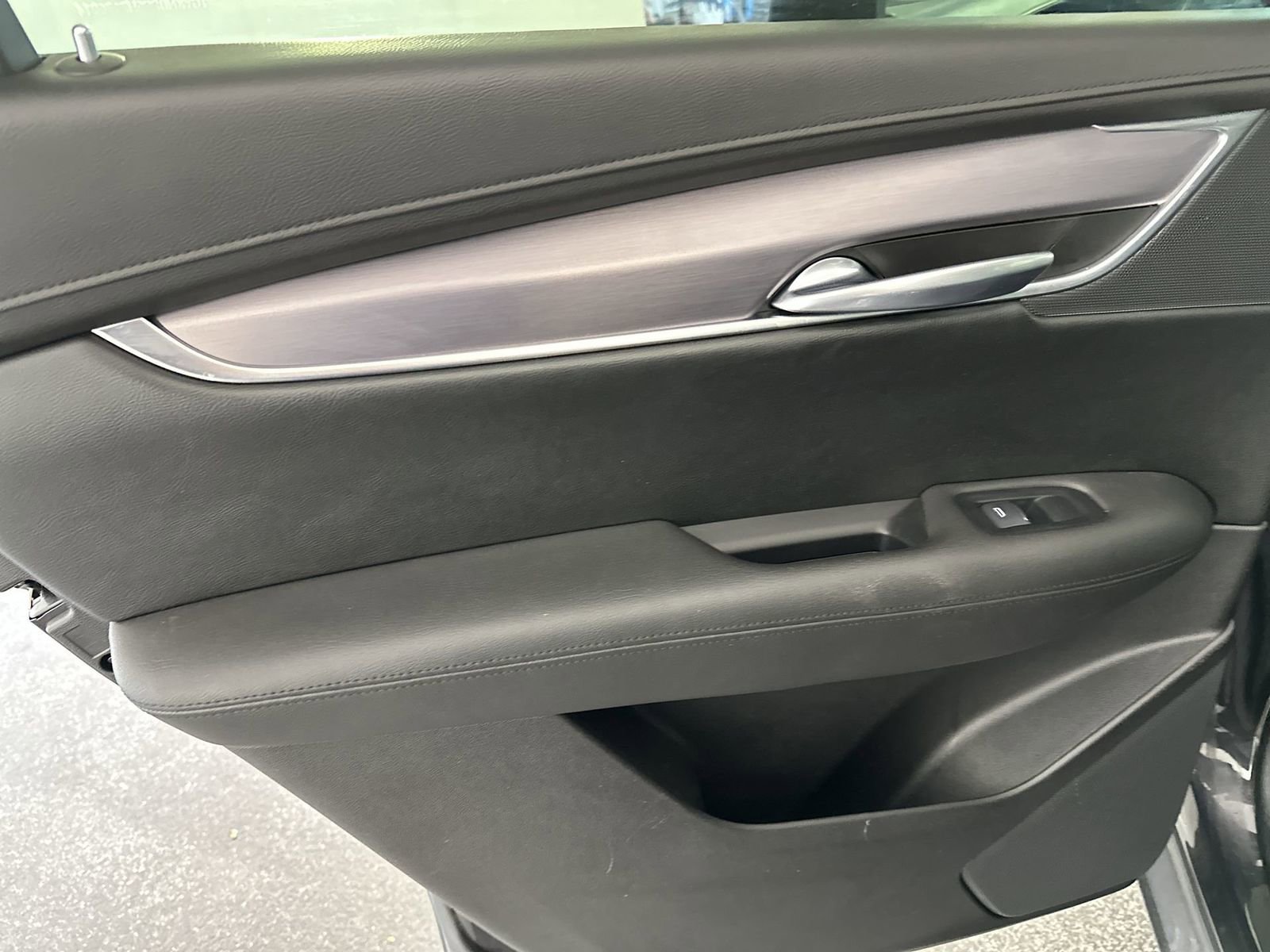 Used 2017 Cadillac XT5 Luxury w/ Driver Awareness Package image 34