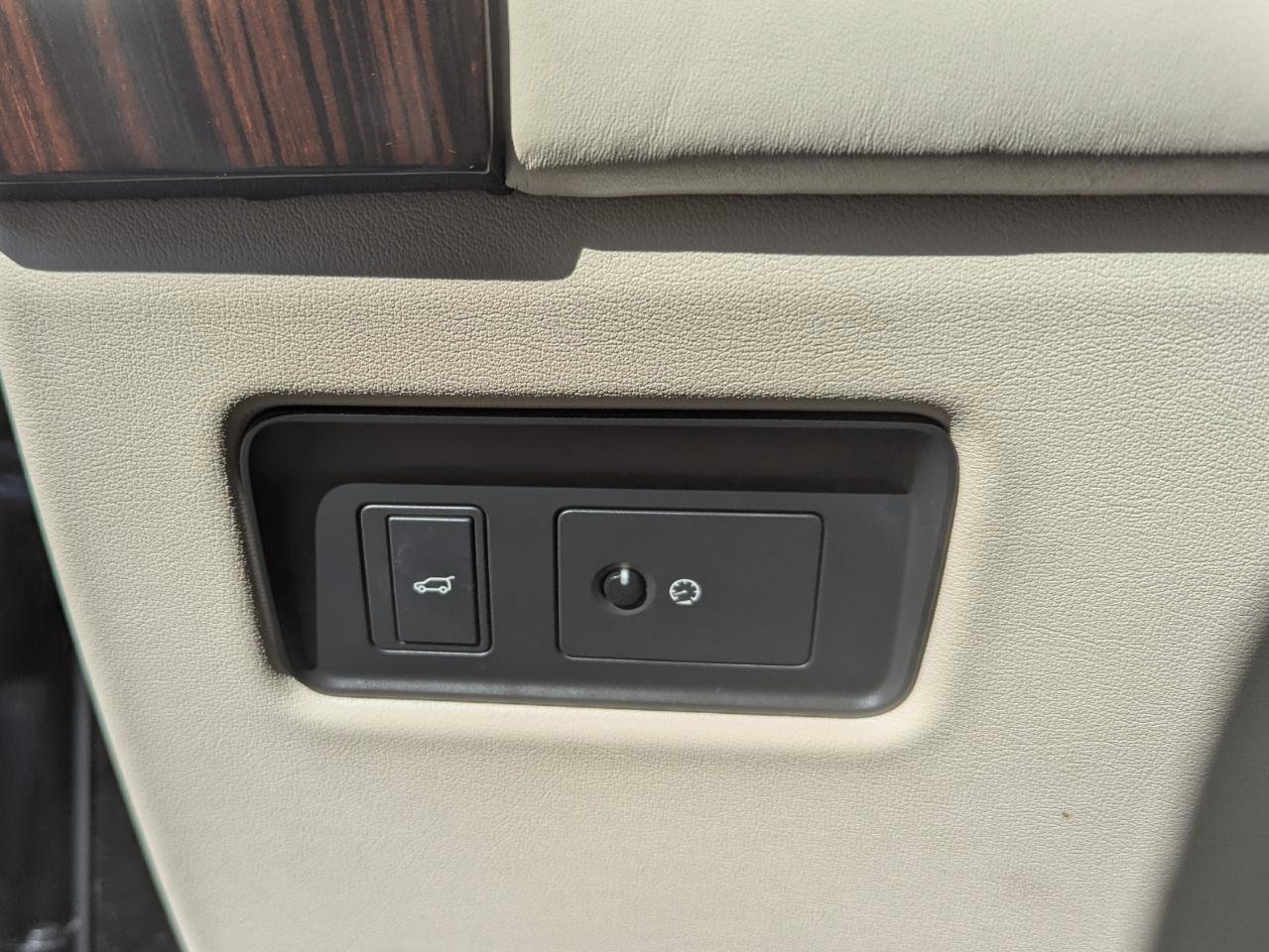 Used 2016 Land Rover Range Rover Supercharged image 17